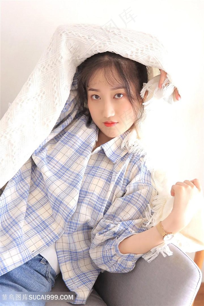 上铺室友带她男朋友回来